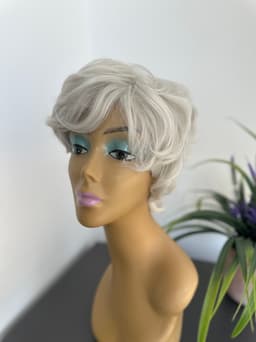 Lady Light Grey wig