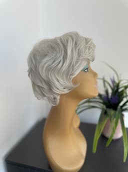 Lady Light Grey wig