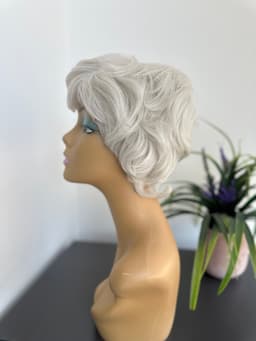 Lady Light Grey wig