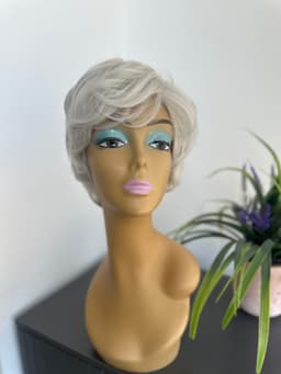 Lady Light Grey wig
