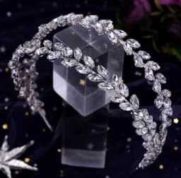 Couronne métallique double avec pierres semi-précieuses Couronne métallique double avec pierres semi-précieuses