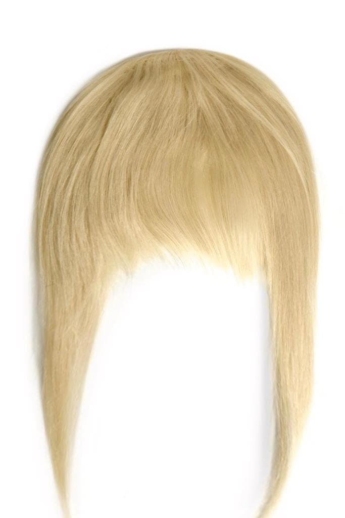 Pony mit hellem blonden Haaransatz Pony mit hellem blonden Haaransatz